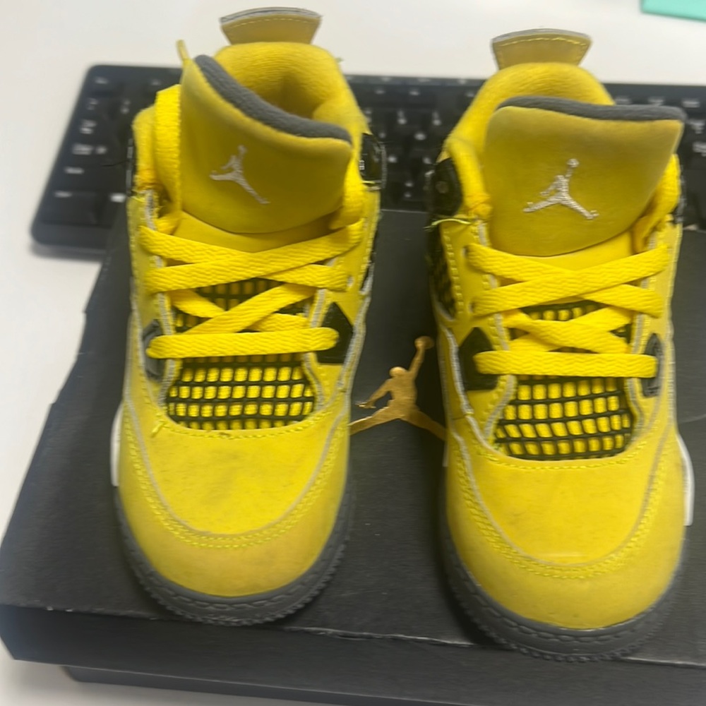 Jordan 4 Retro Lightning size 9c